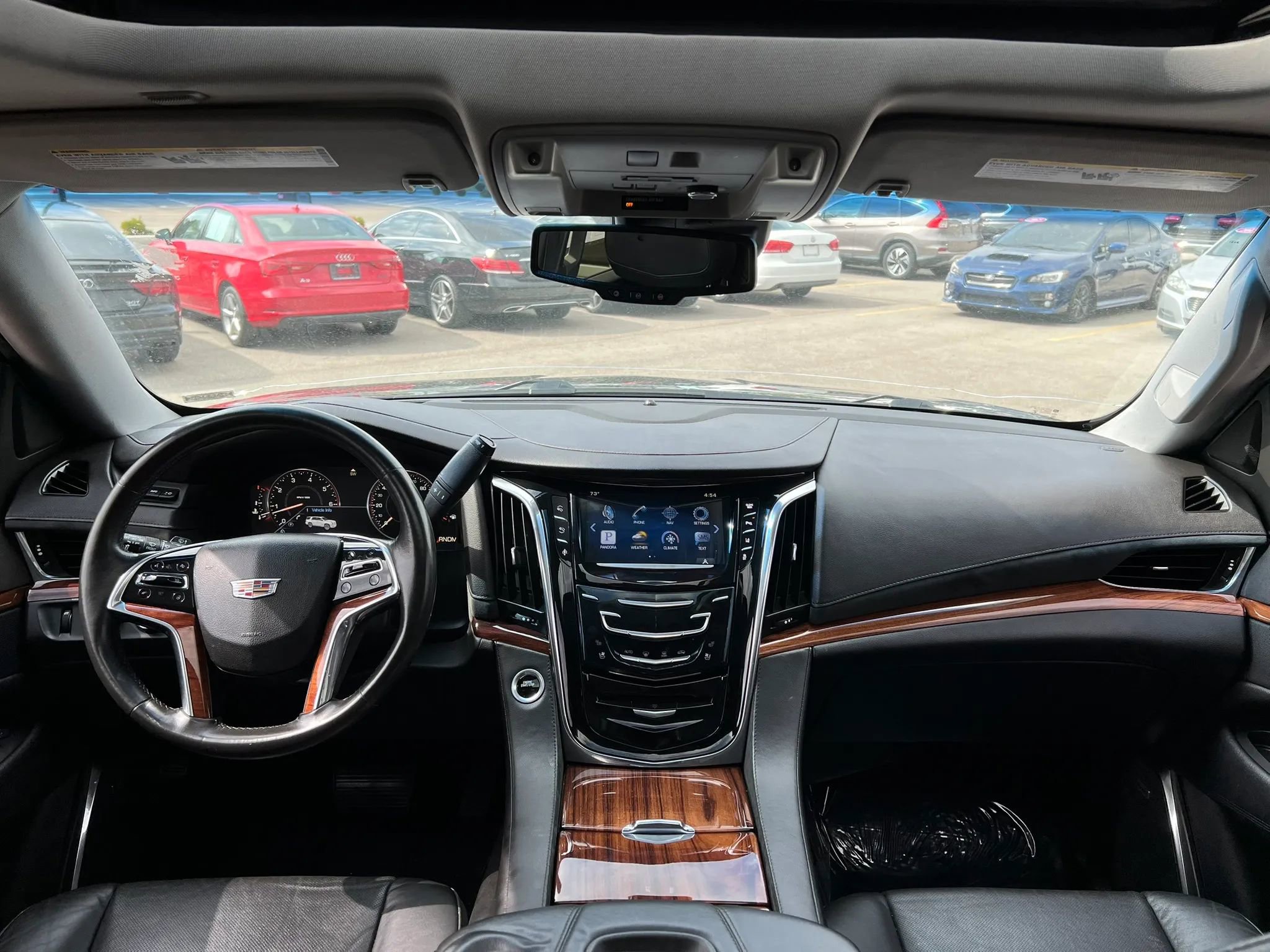 Used 2015 Cadillac Escalade Luxury image 13