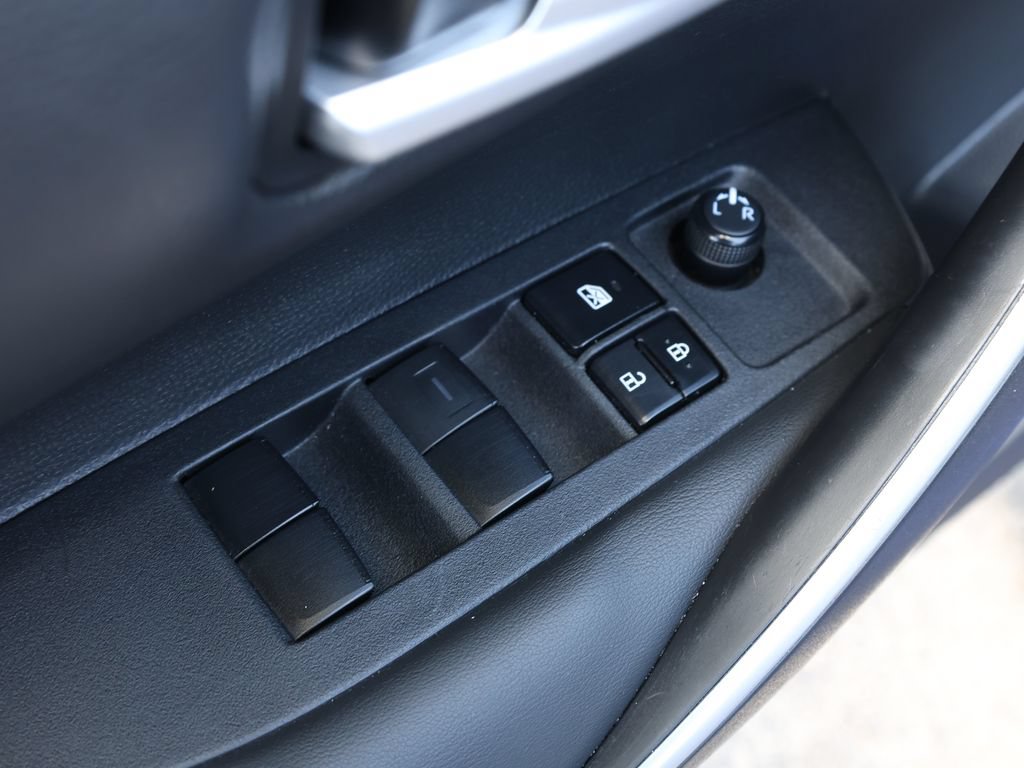 Used 2022 Toyota Corolla SE FWD image 11