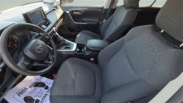 Used 2021 Toyota RAV4 XLE image 18