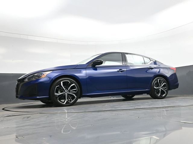 Used 2024 Nissan Altima 2.5 SR FWD image 35