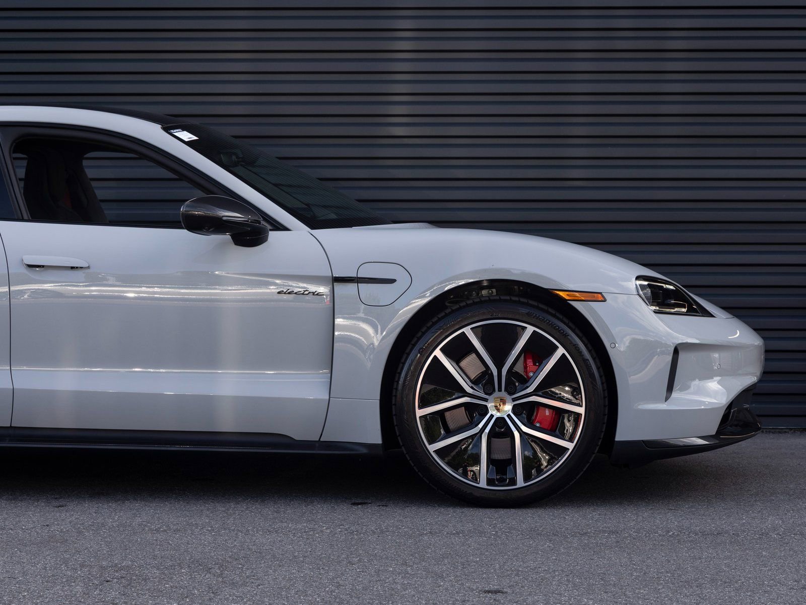 Used 2025 Porsche Taycan GTS image 9