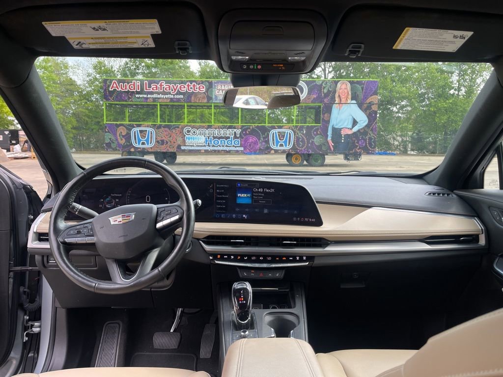 Used 2024 Cadillac XT4 Luxury w/ Cold Weather Package image 9