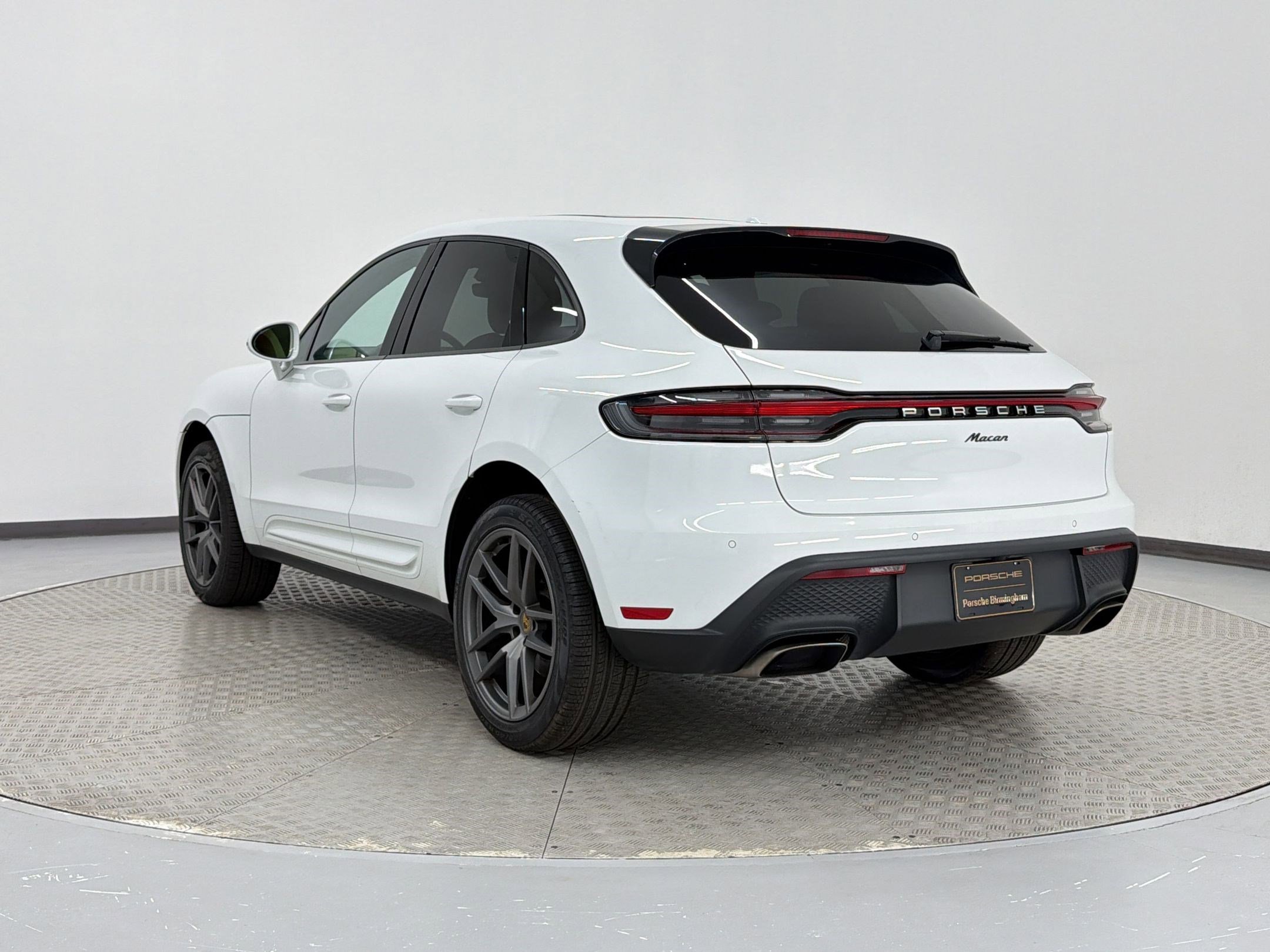 Used 2022 Porsche Macan image 3