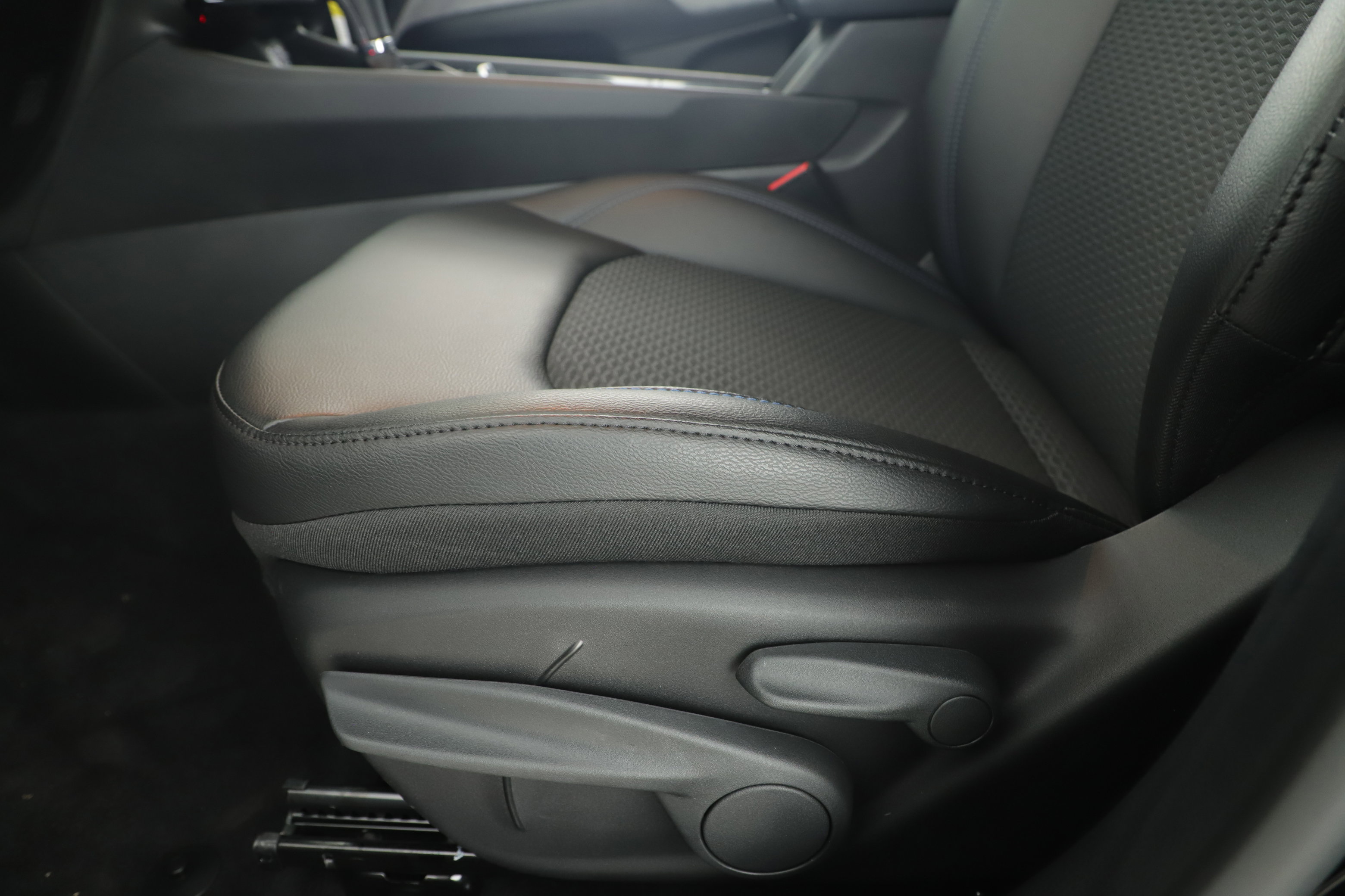 New 2026 Jeep Compass Latitude image 10