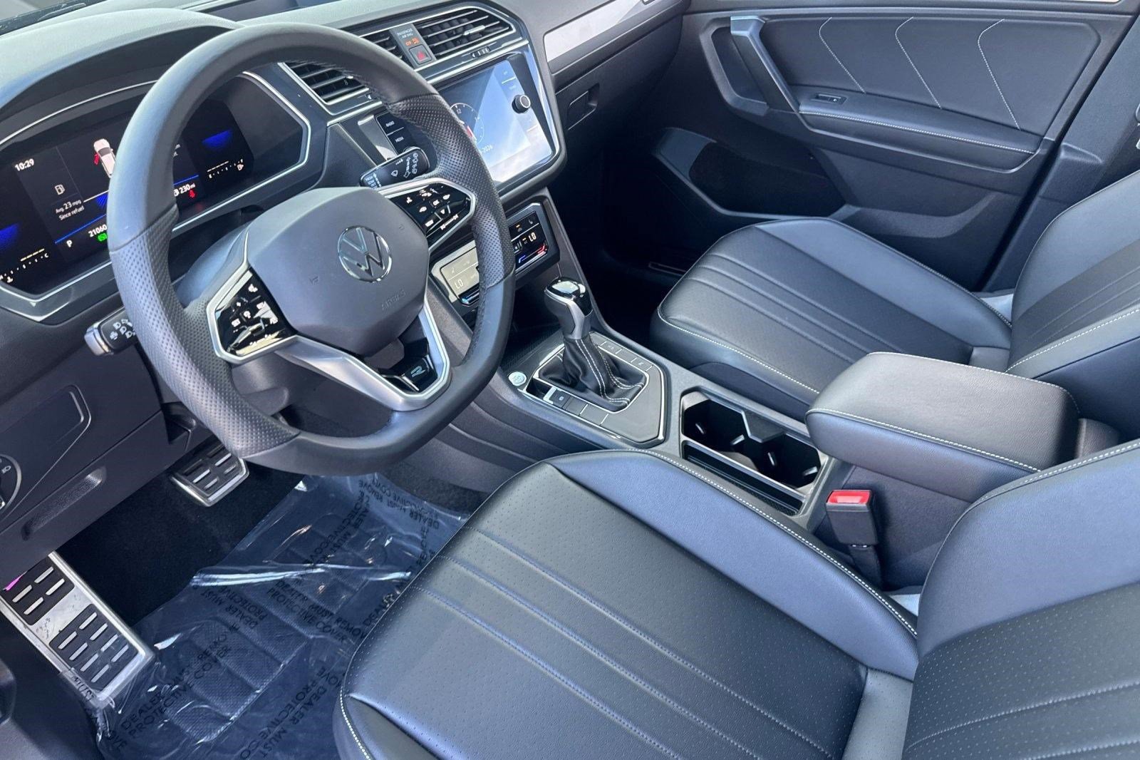 Used 2022 Volkswagen Tiguan SE R-Line image 4