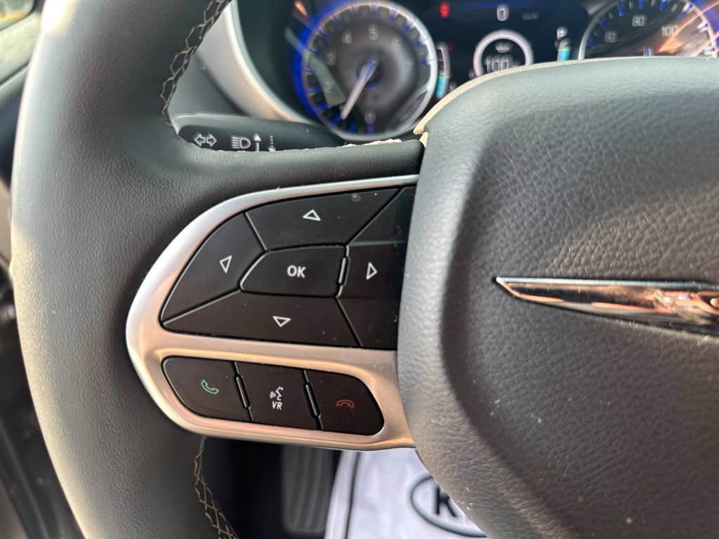 Used 2025 Chrysler Pacifica Select FWD image 23