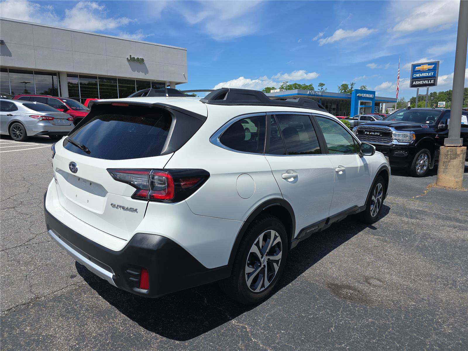 Used 2020 Subaru Outback Limited w/ Tech Package 2 AWD/4WD image 3