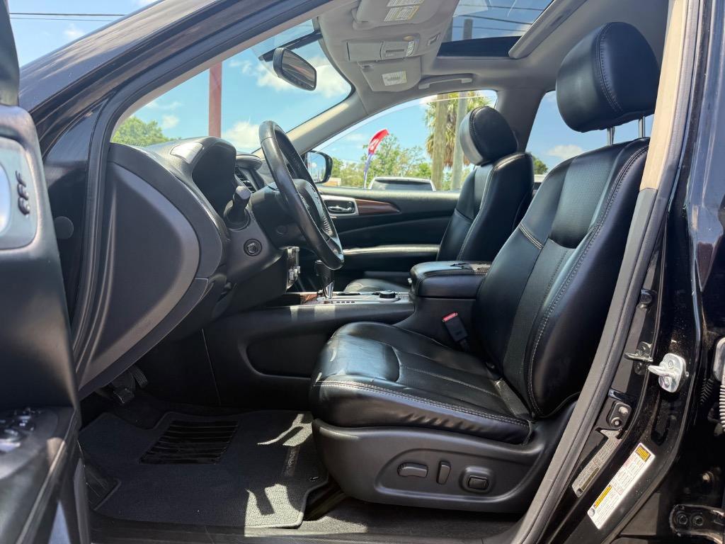 Used 2017 Nissan Pathfinder Platinum w/ Cargo Package image 12