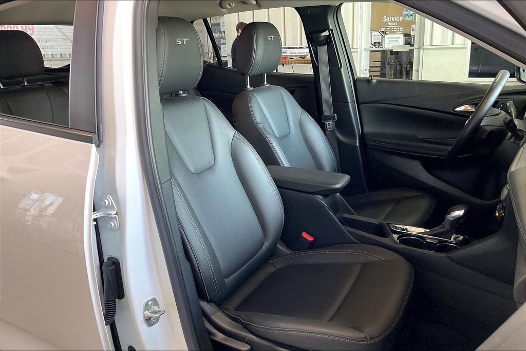 Used 2024 Buick Encore GX Sport Touring image 21