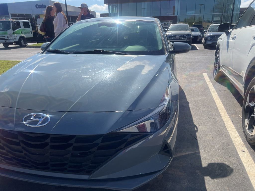 Used 2021 Hyundai Elantra SEL w/ Cargo Package image 4