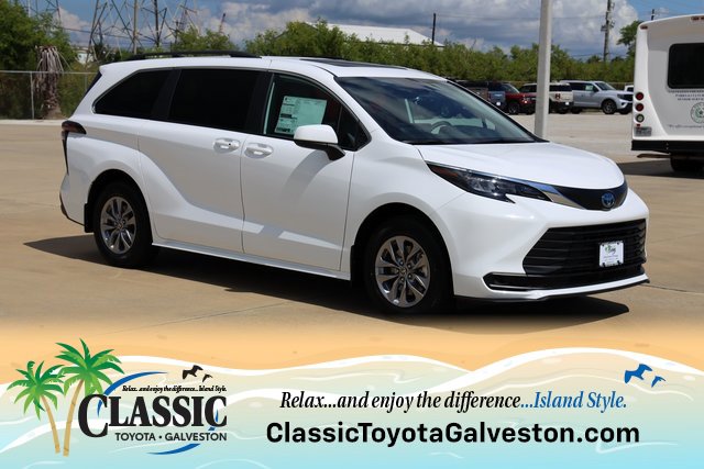 New 2025 Toyota Sienna LE