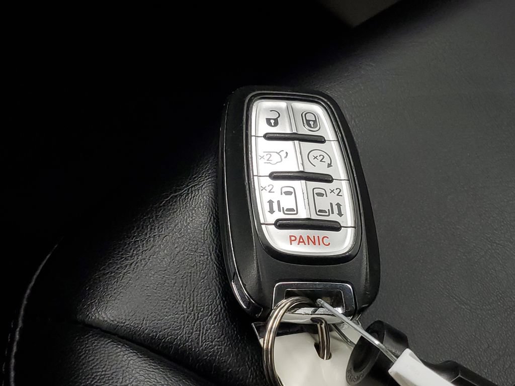 Used 2023 Chrysler Pacifica Touring-L FWD image 27