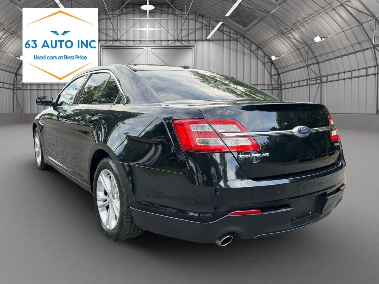 Used 2016 Ford Taurus SEL image 3