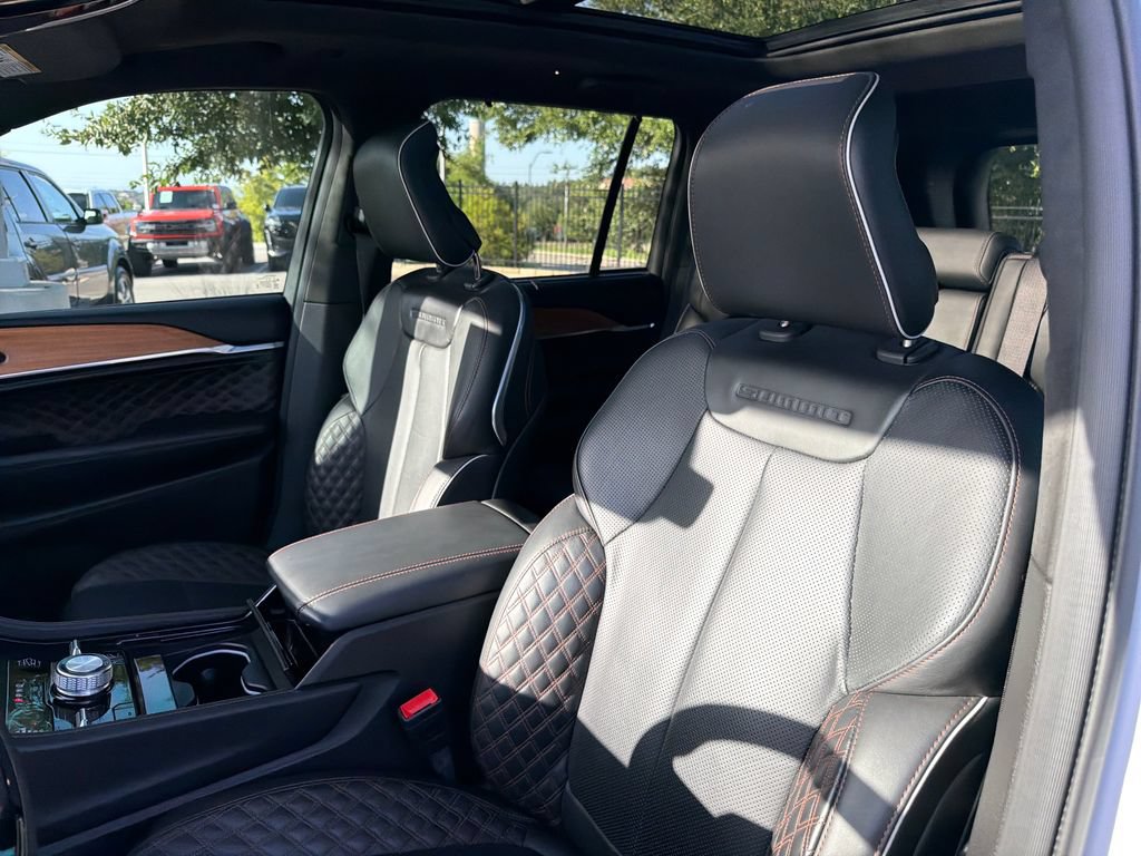 Used 2023 Jeep Grand Cherokee Summit AWD/4WD image 19
