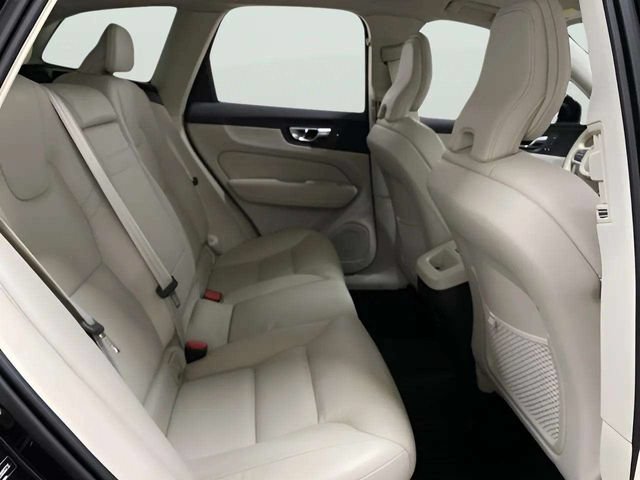 Used 2022 Volvo XC60 B5 Momentum w/ Climate Package AWD/4WD image 70