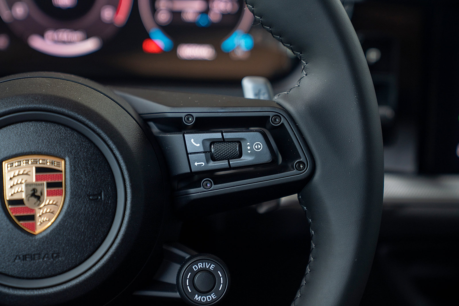 Used 2025 Porsche Cayenne Coupe image 8