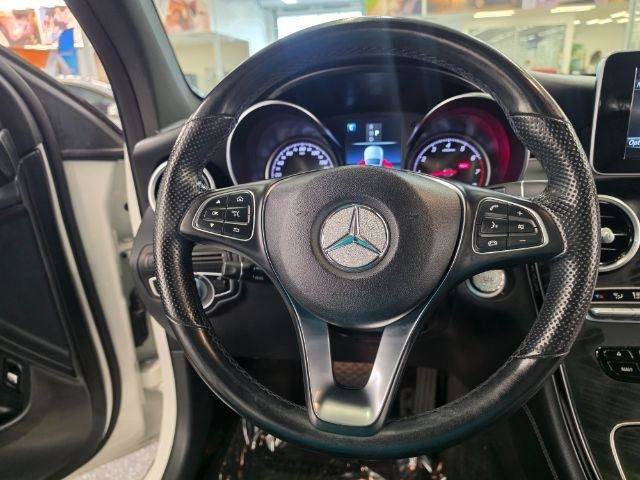 Used 2019 Mercedes-Benz GLC 300 4MATIC w/ Premium Package image 10
