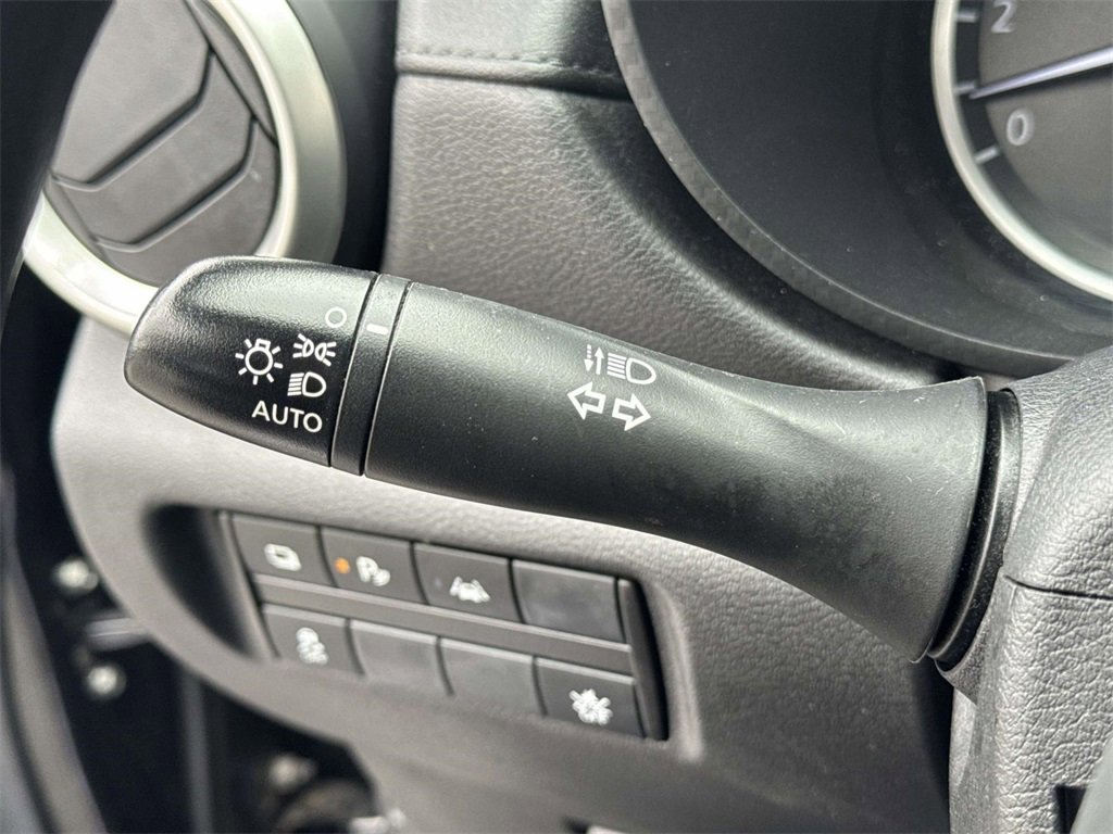 Used 2022 Nissan Versa S image 23