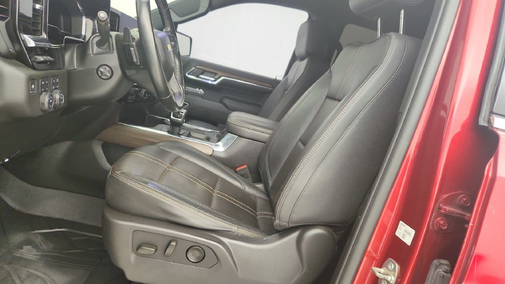 Certified 2024 Chevrolet Silverado 1500 High Country w/ High Country Premium Package AWD/4WD image 14