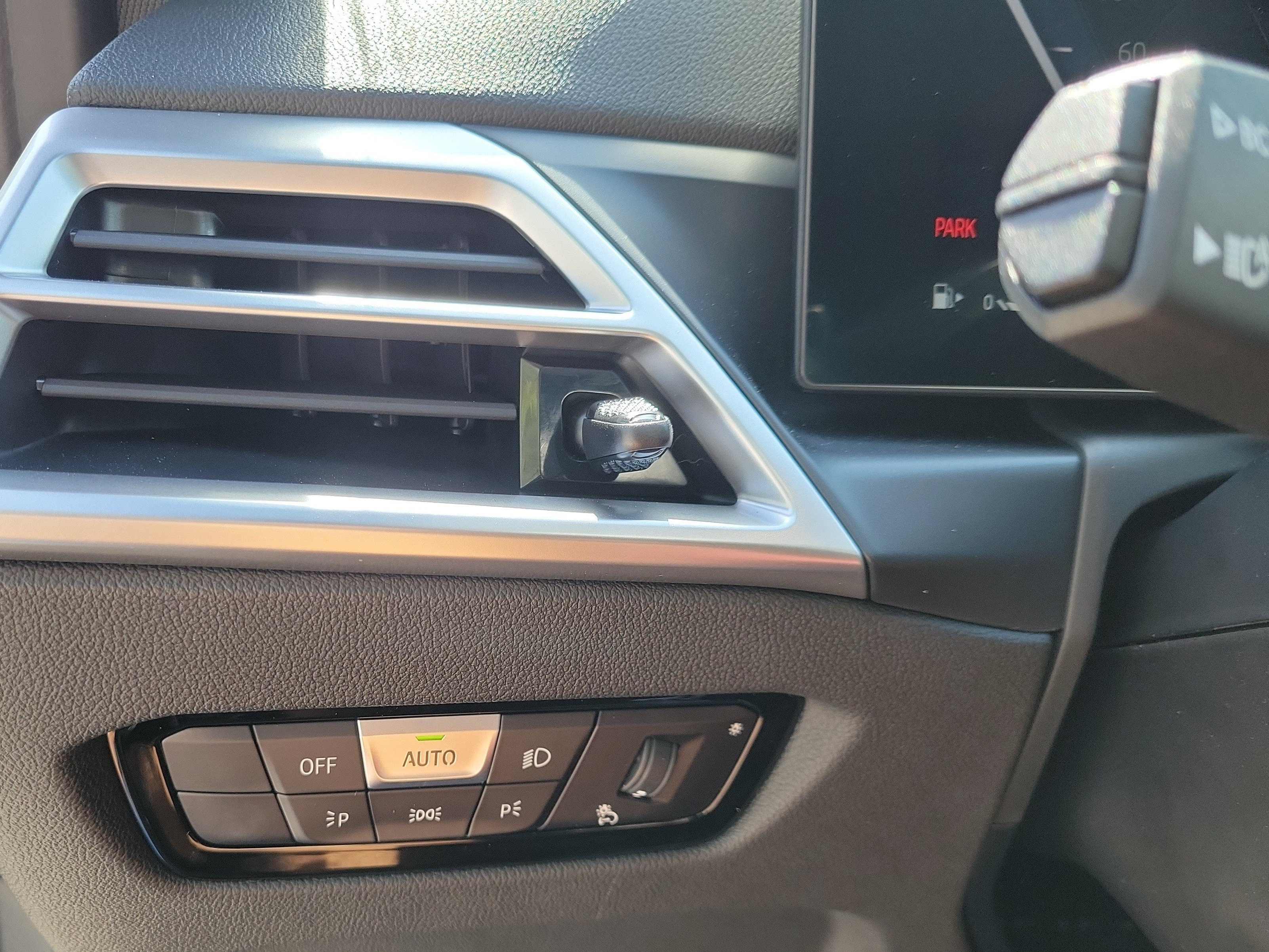 New 2026 BMW 330i Sedan w/ Convenience Package RWD image 18