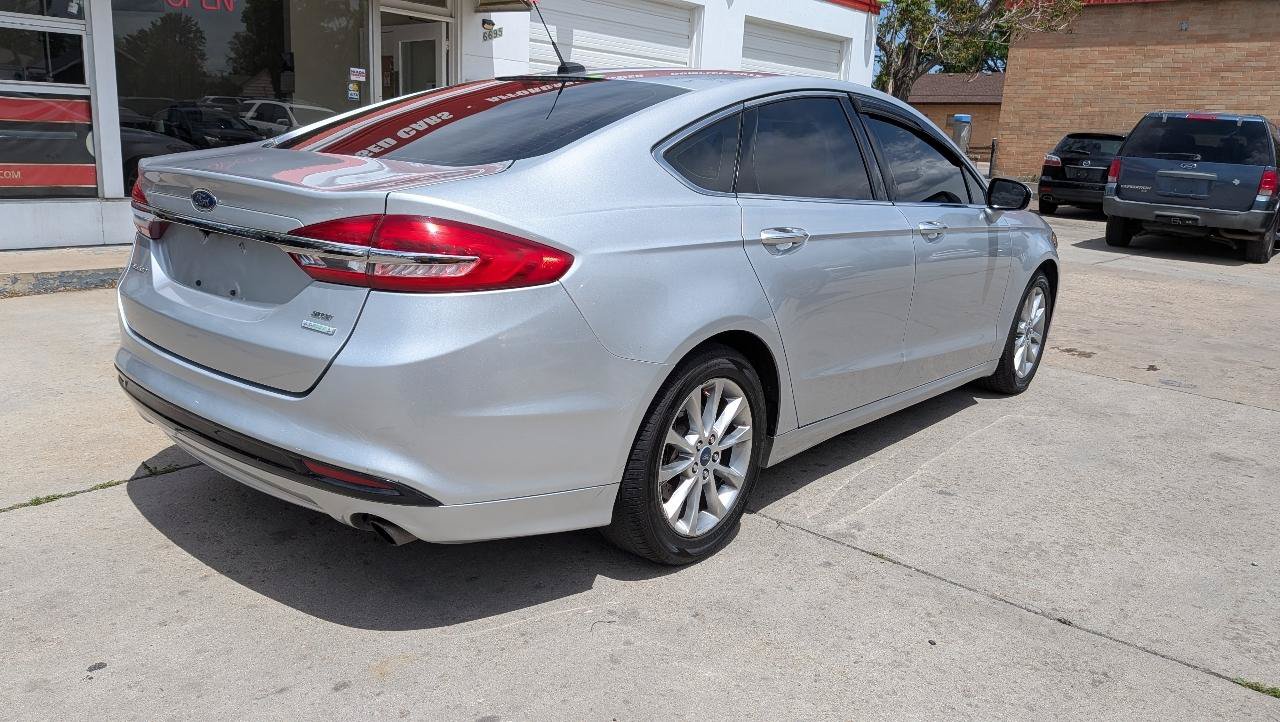 Used 2017 Ford Fusion SE FWD image 5