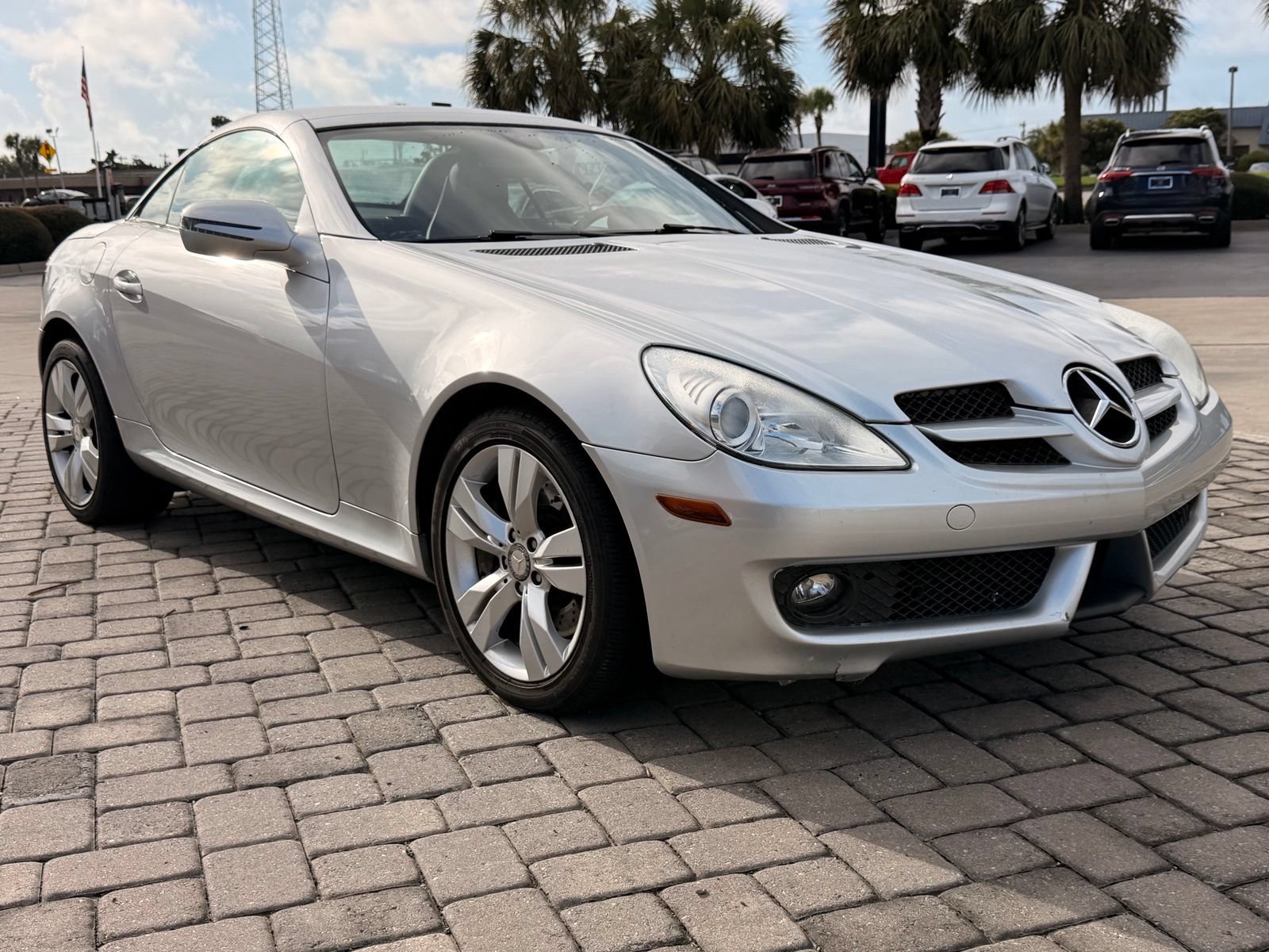 Used 2010 Mercedes-Benz SLK 350 image 4