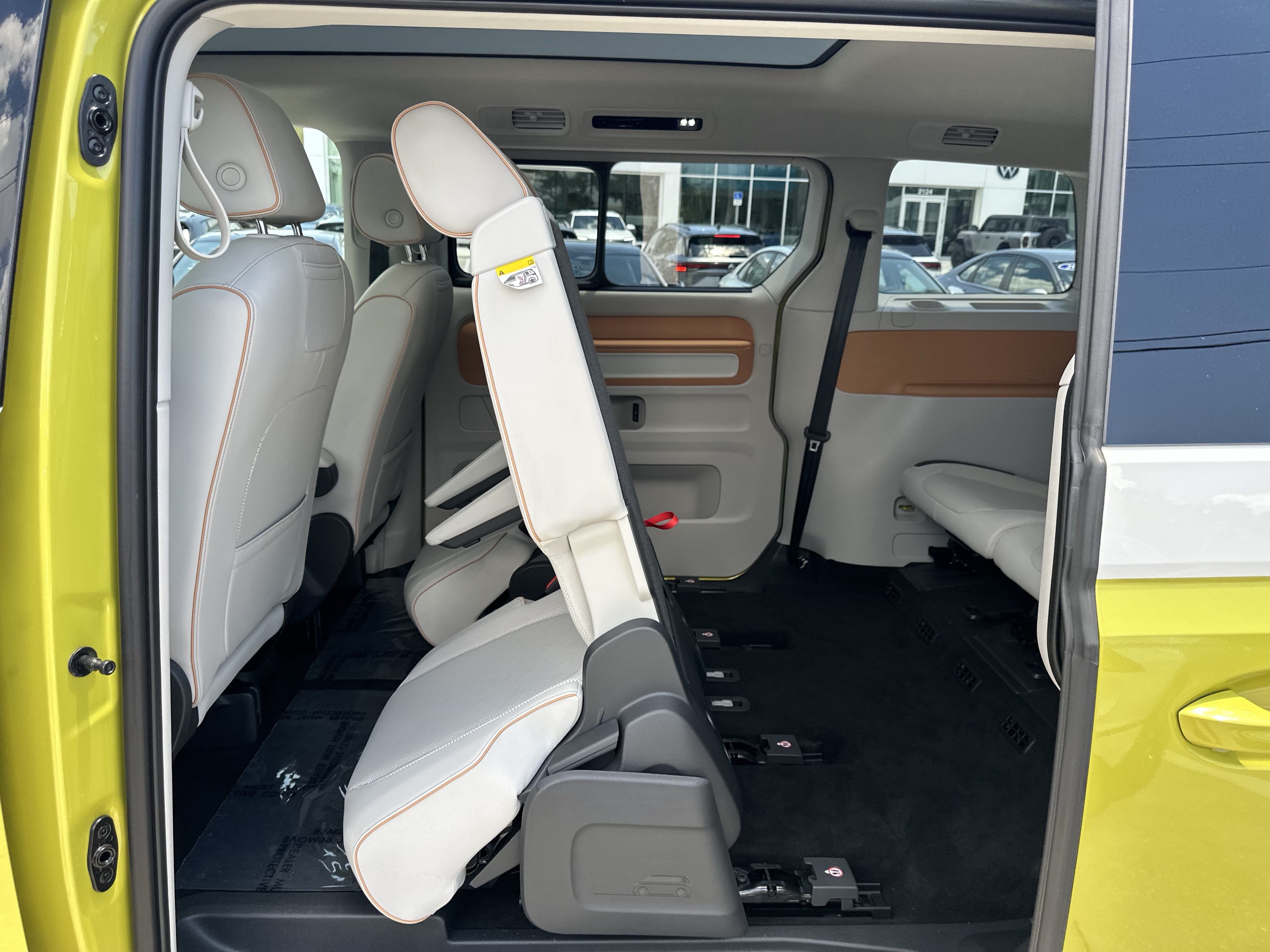 Certified 2025 Volkswagen ID. Buzz Pro S Plus w/ Cupholders Package RWD image 10