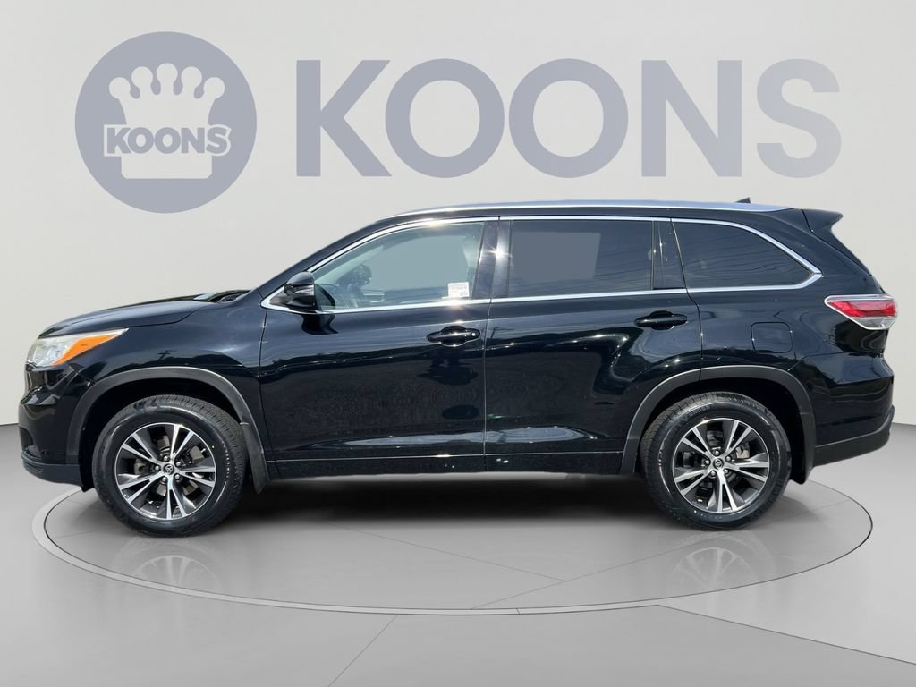 Used 2016 Toyota Highlander XLE AWD/4WD image 2