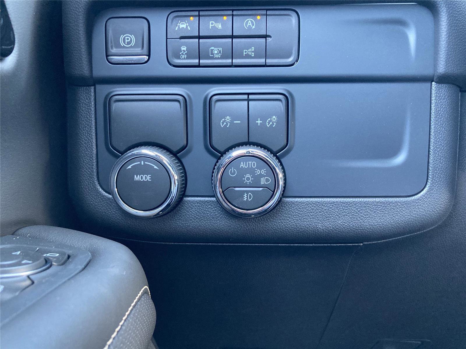 New 2026 Chevrolet Suburban Premier image 16