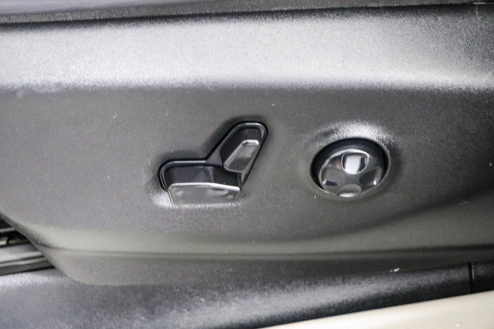 Used 2024 Chrysler Pacifica Select image 21