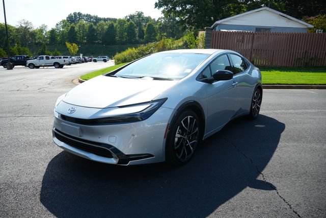 Used 2026 Toyota Prius Plug-In Hybrid FWD image 3