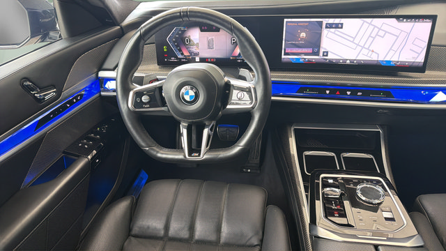Used 2025 BMW 760i xDrive w/ Executive Package AWD/4WD image 8