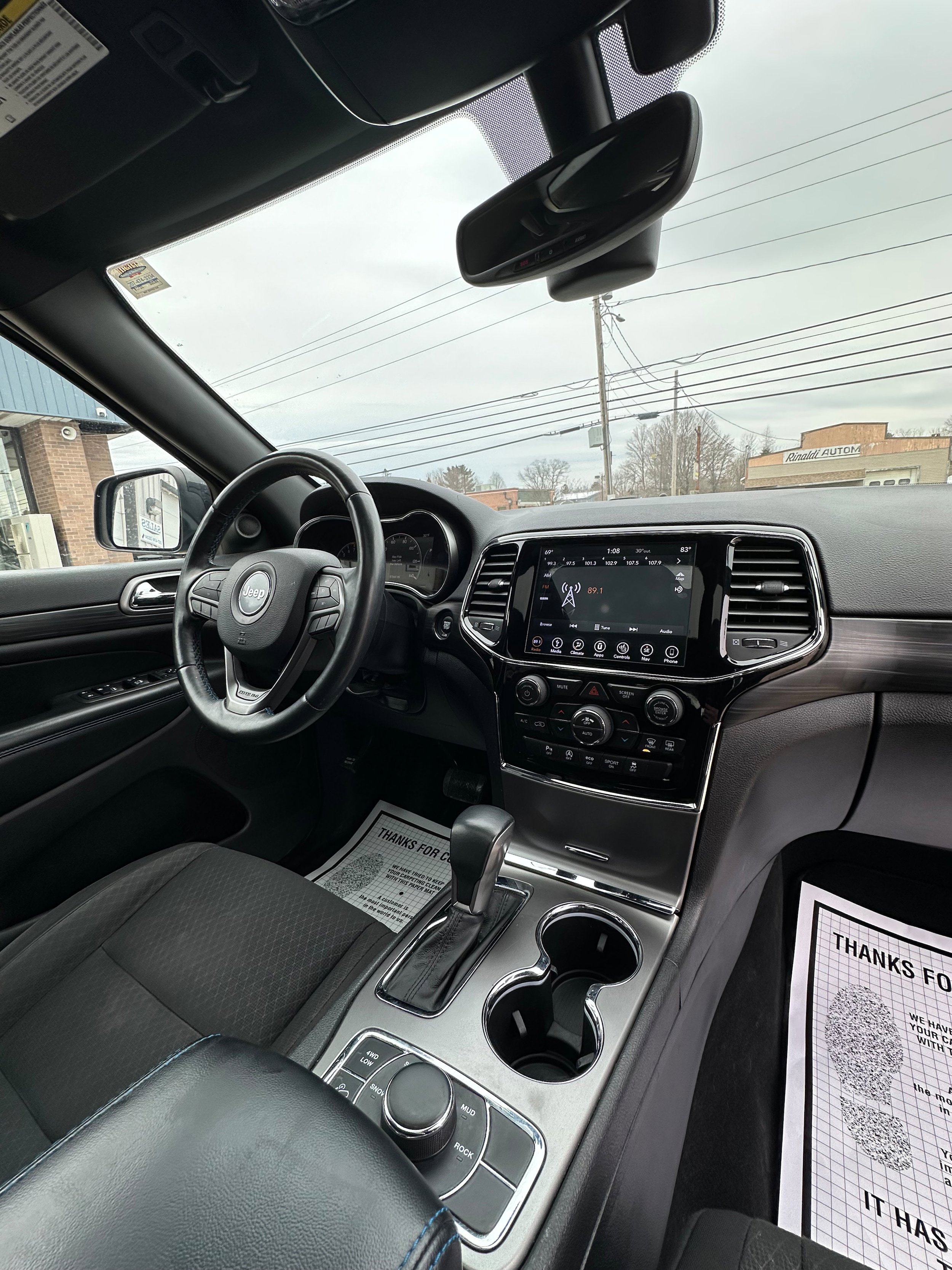 Used 2019 Jeep Grand Cherokee Laredo AWD/4WD image 27