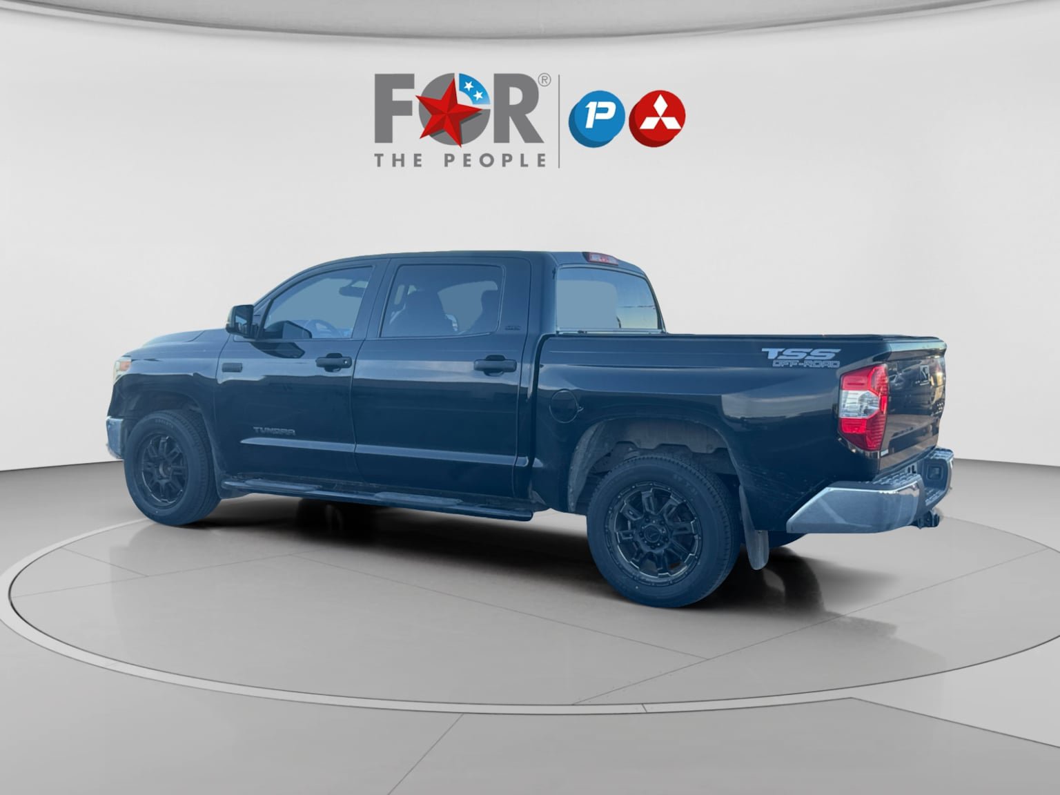 Used 2014 Toyota Tundra SR5 w/ SR5 Upgrade Package image 3