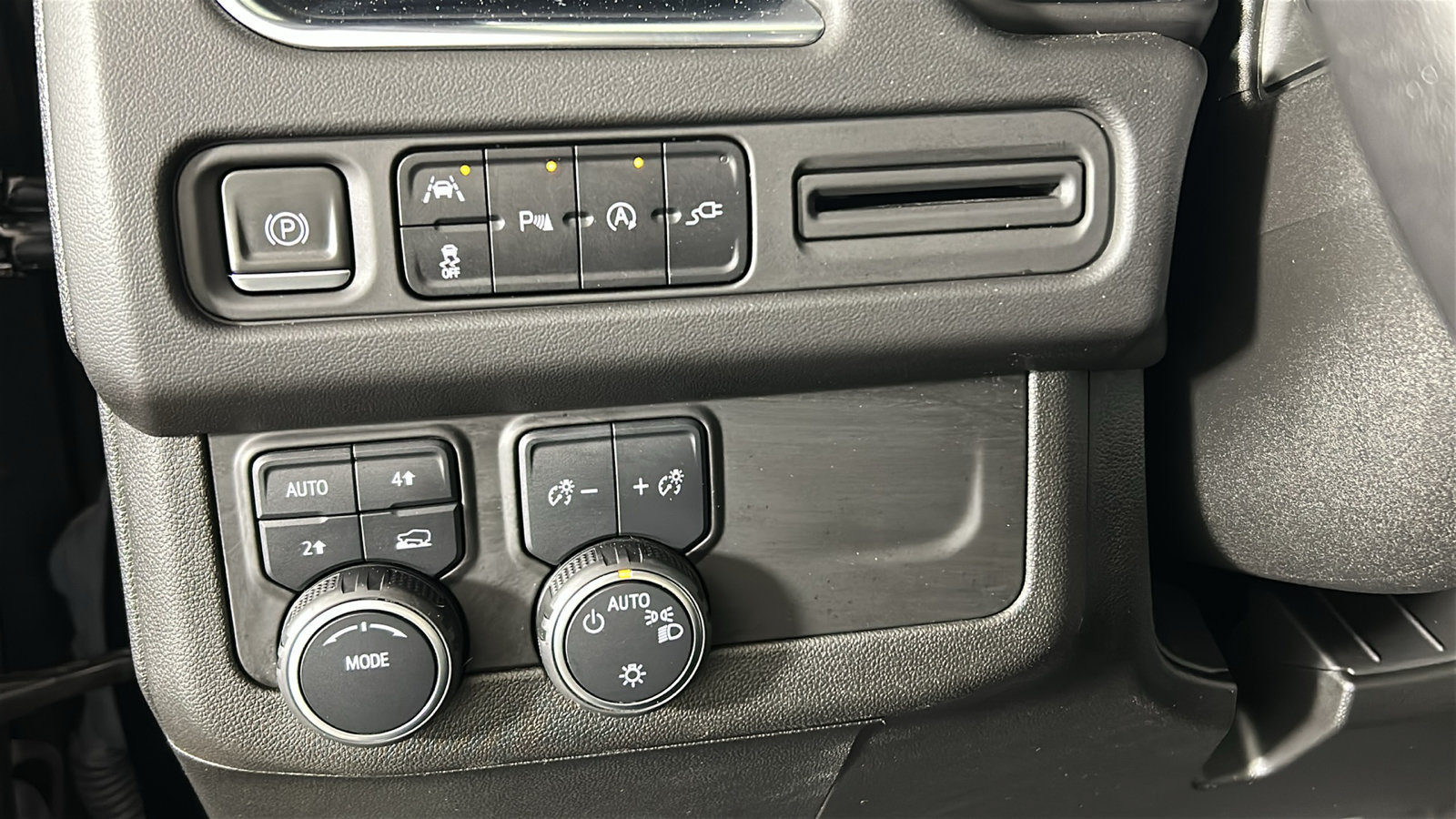 Used 2022 Chevrolet Suburban LT AWD/4WD image 24