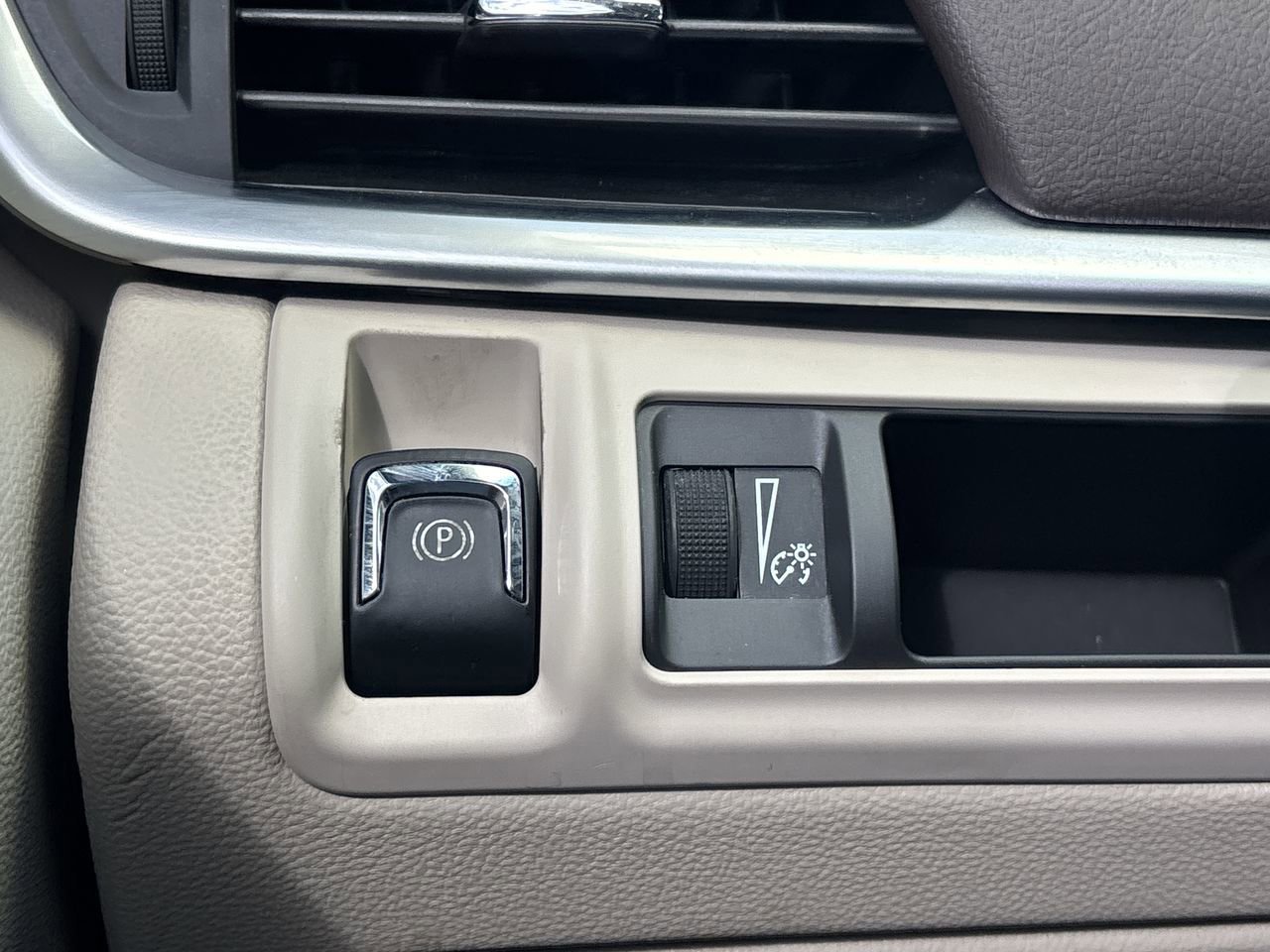 Used 2017 Cadillac XTS Luxury image 25