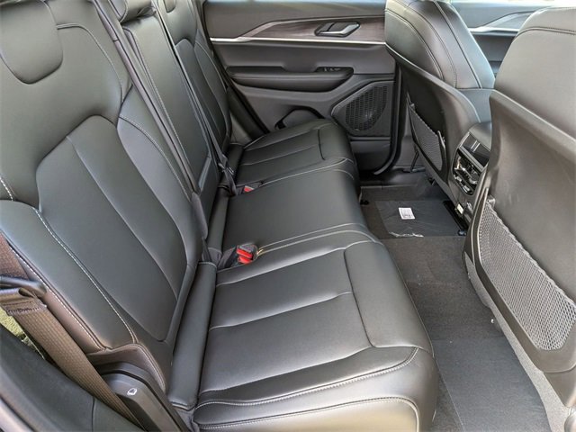 New 2025 Jeep Grand Cherokee Limited w/ Black Appearance Package image 29