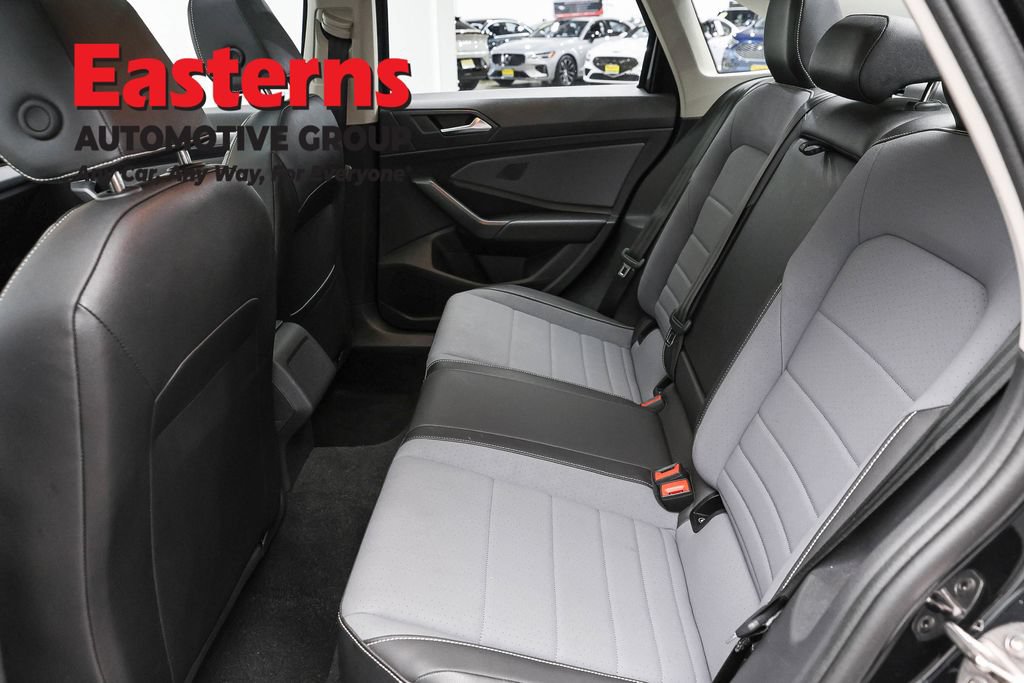 Used 2025 Volkswagen Jetta SE FWD image 20