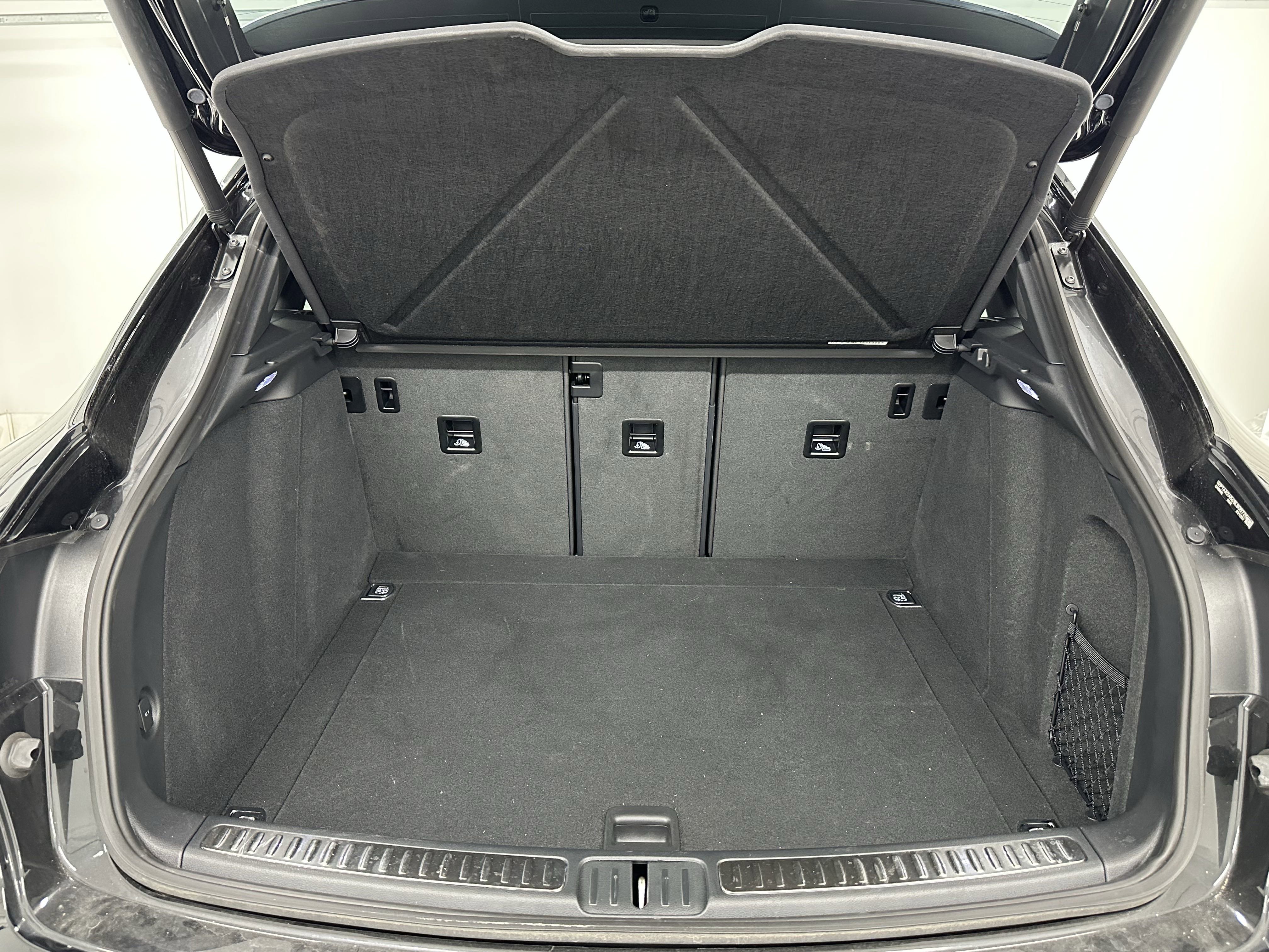 Certified 2025 Porsche Macan image 57