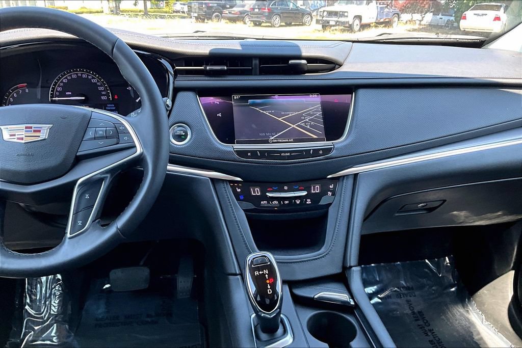 Used 2017 Cadillac XT5 Premium Luxury w/ Driver Assist Package AWD/4WD image 8
