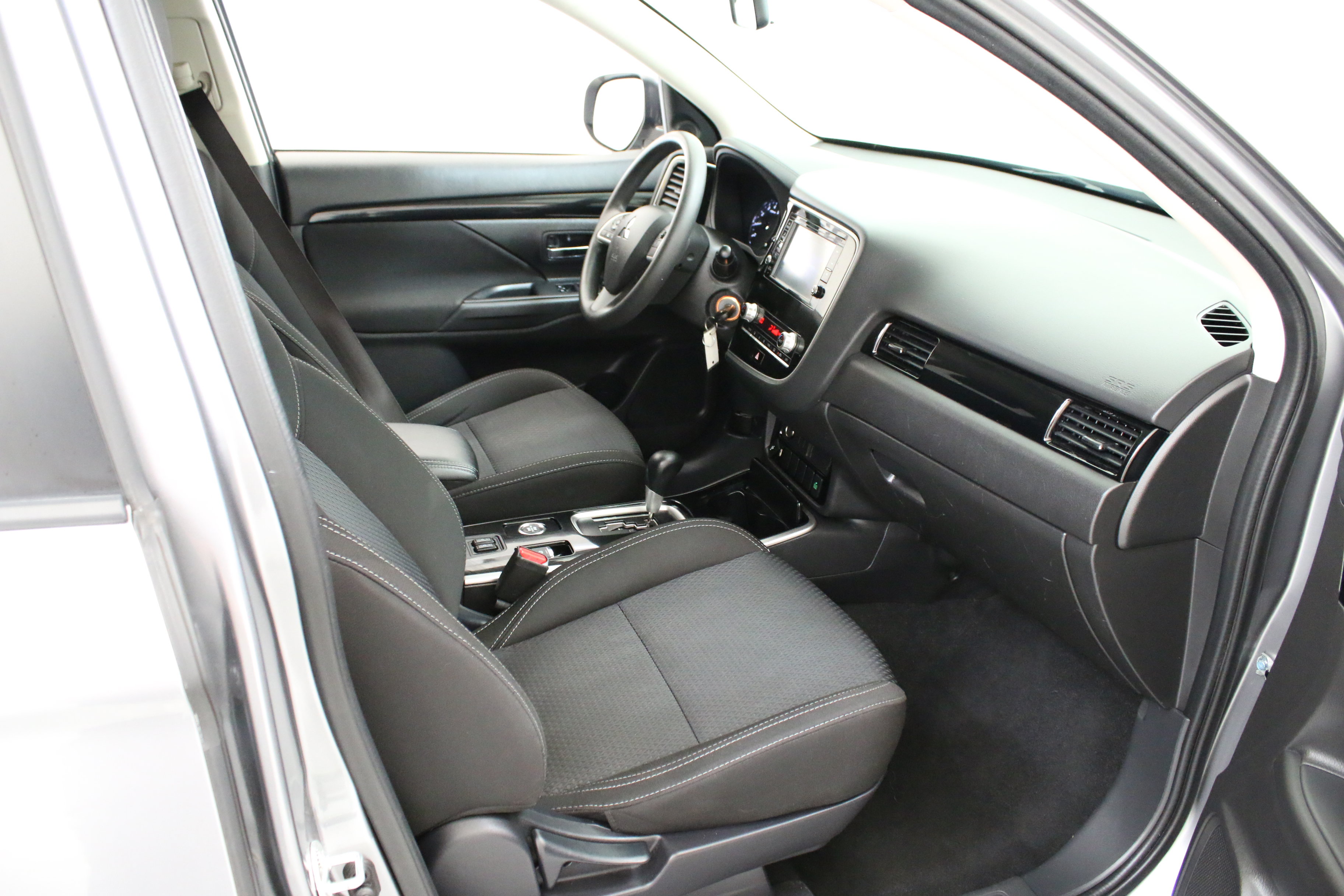 Used 2020 Mitsubishi Outlander ES AWD/4WD image 24