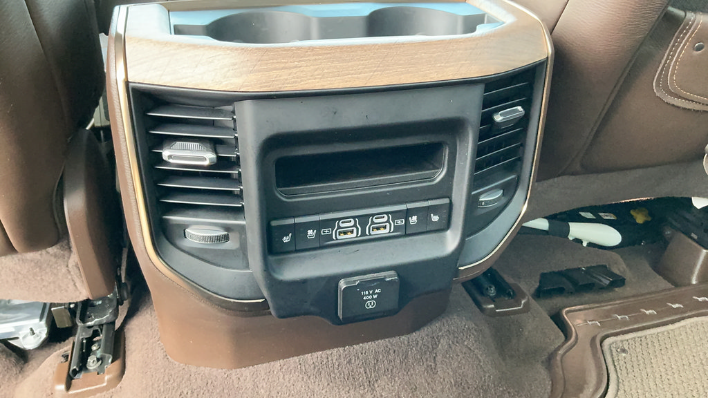 Used 2025 RAM 1500 Limited AWD/4WD image 10