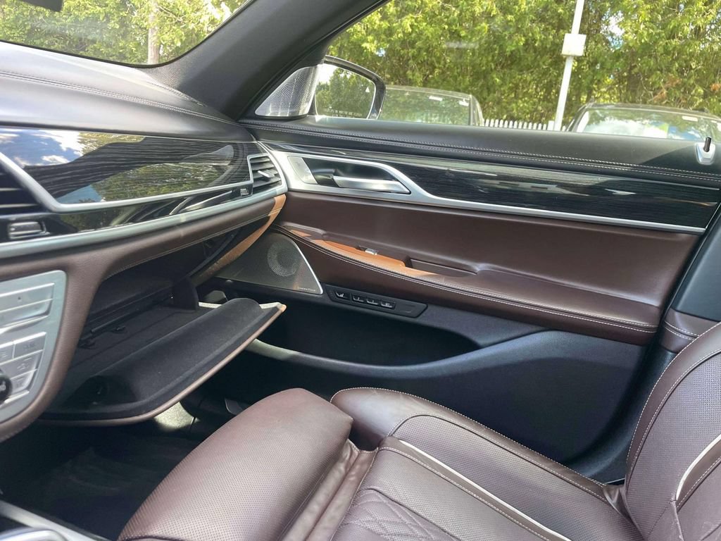 Used 2019 BMW 750i xDrive w/ Autobahn Package AWD/4WD image 34