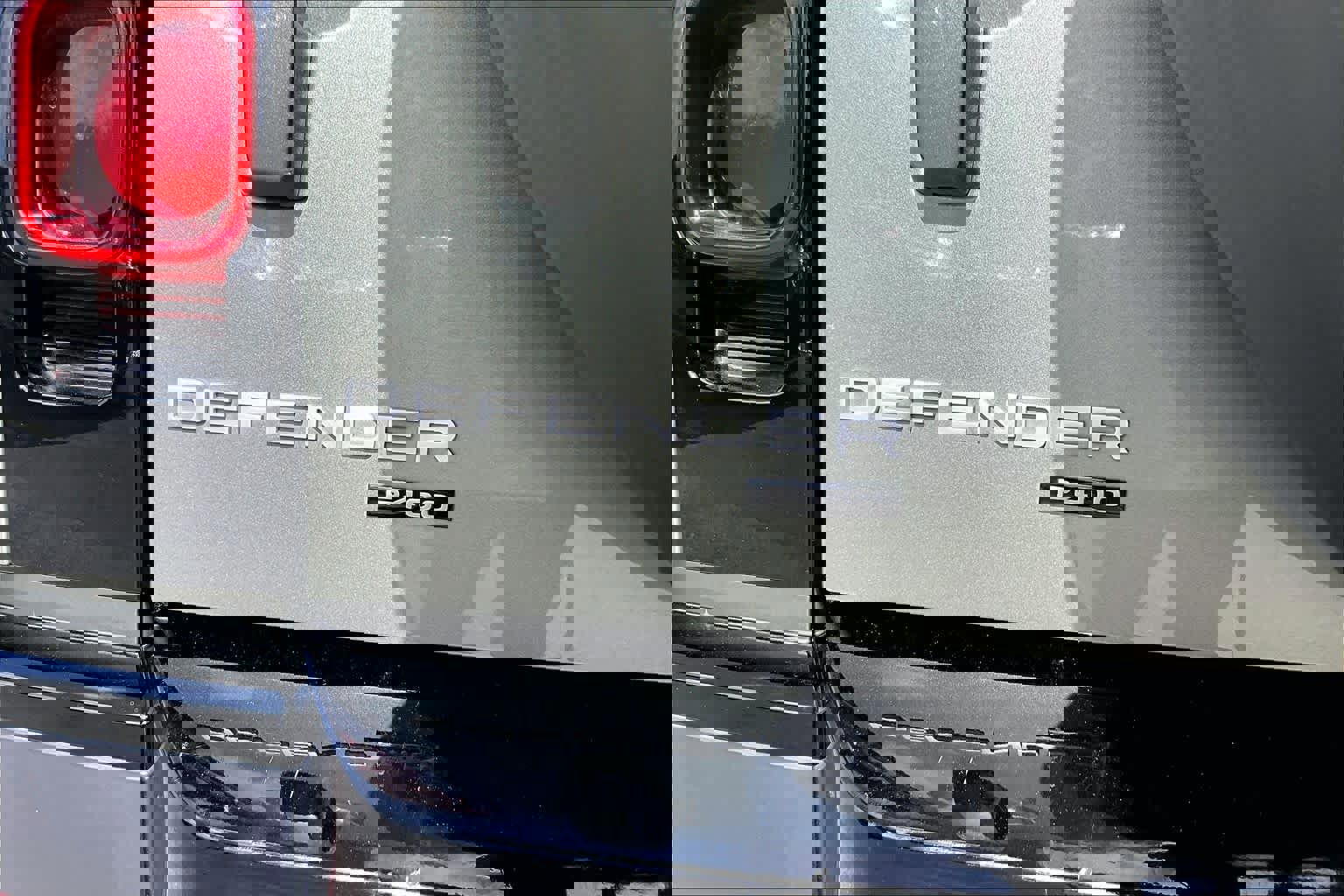 Used 2023 Land Rover Defender 130 SE image 10