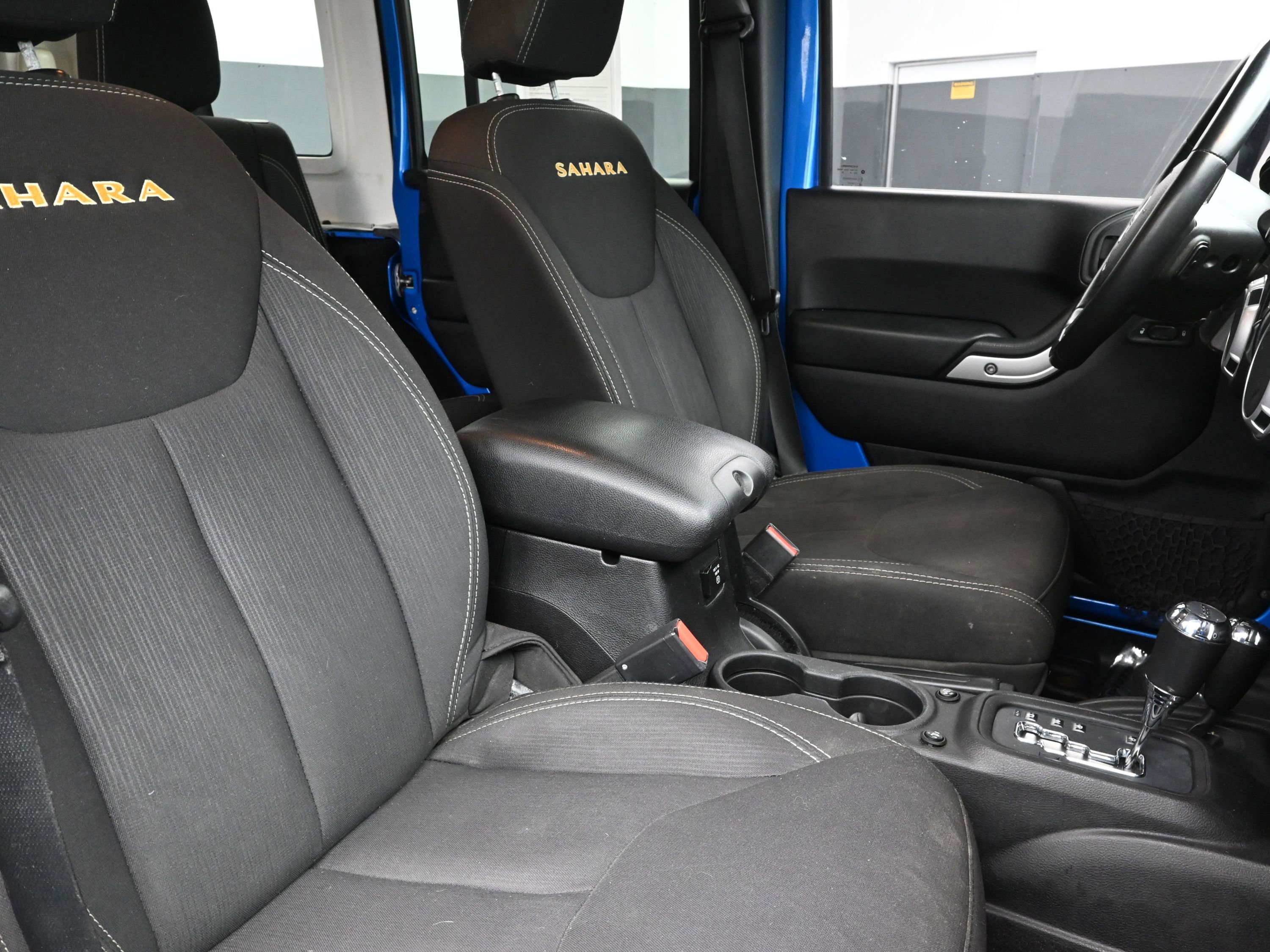 Used 2015 Jeep Wrangler Unlimited Sahara image 23