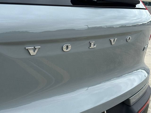 Certified 2025 Volvo XC40 B5 Plus AWD/4WD image 35