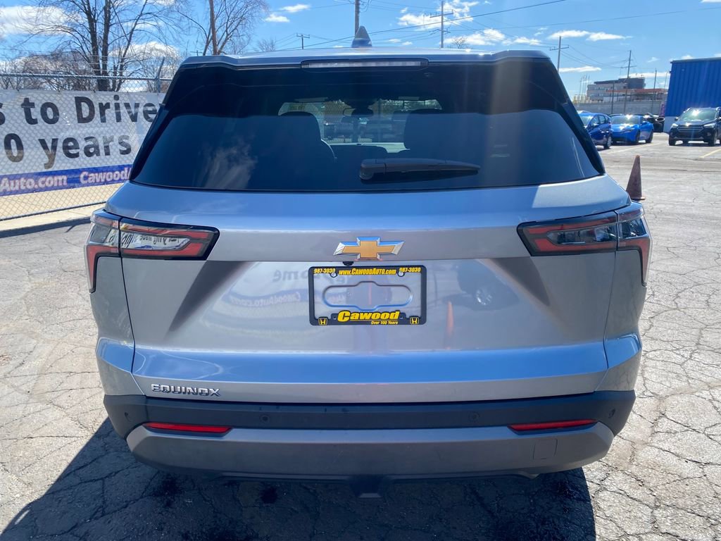 Used 2026 Chevrolet Equinox LT FWD image 3