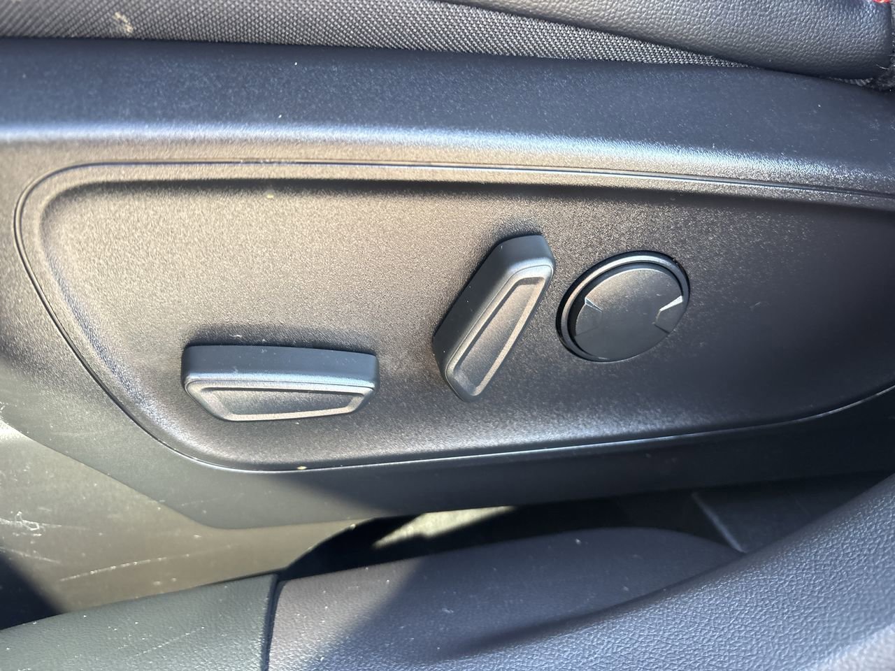 Used 2022 Ford Escape SEL w/ SEL Stealth AWD Package image 13