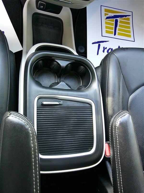 Used 2023 Chrysler Pacifica Touring-L FWD image 15