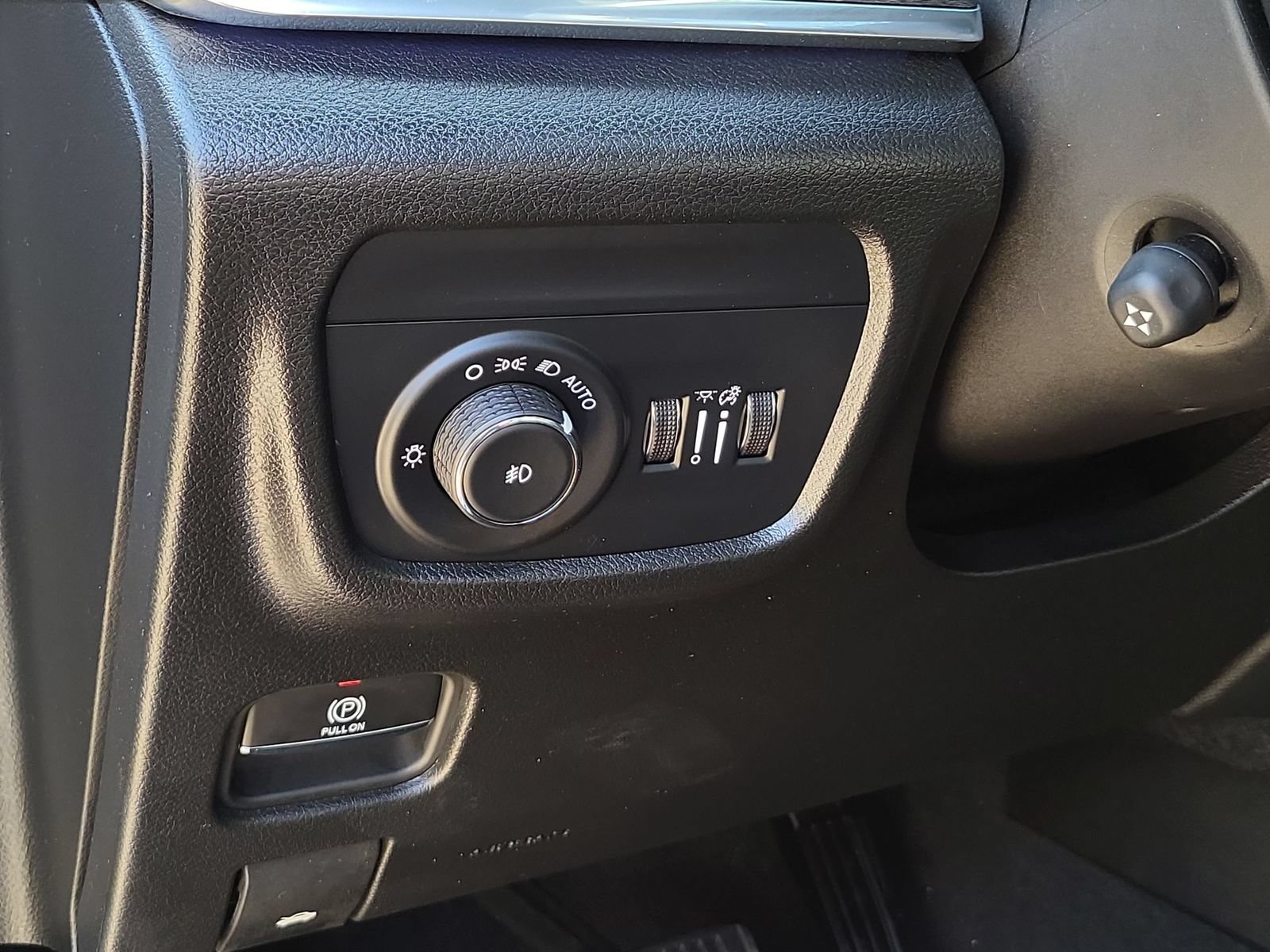 Used 2023 Jeep Grand Cherokee L Overland w/ Advanced Protech Group III AWD/4WD image 18